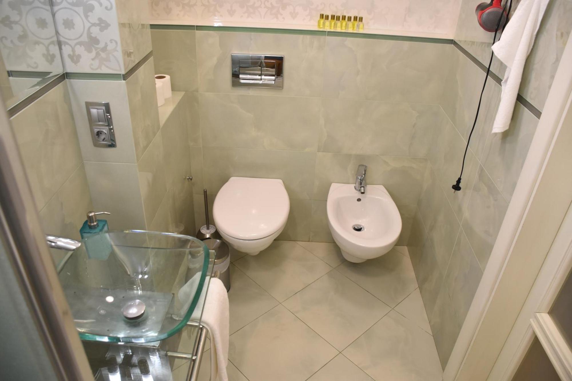 Renewed Central Apartment 利沃夫 外观 照片